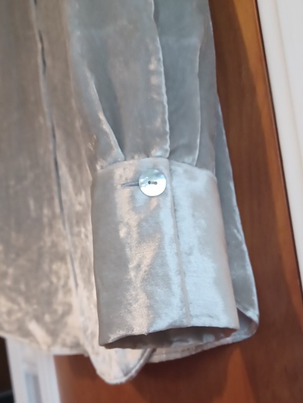 Vince Velvet Shimmery Silver Long Sleeve Blouse Sz.S. Pearl Buttons! Elegant!EUC - Picture 5 of 7